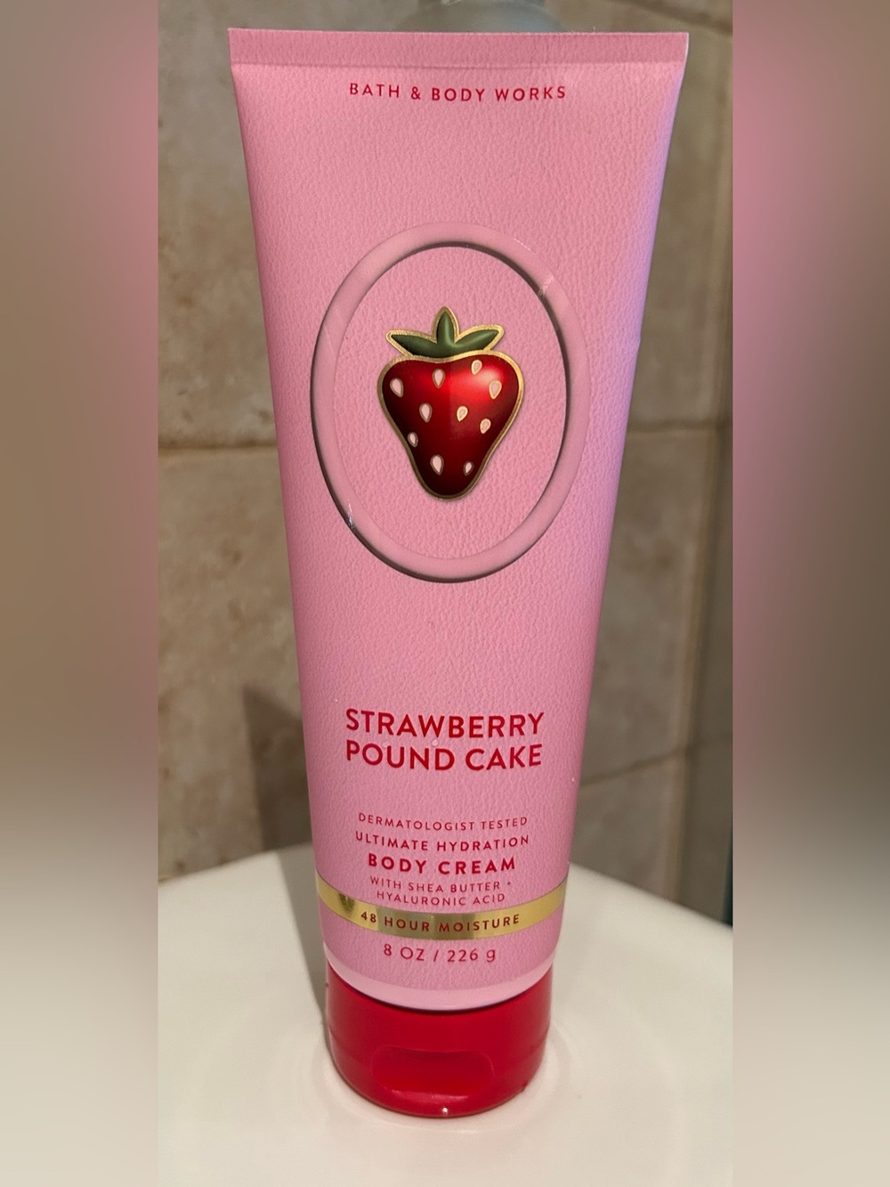 Bath & Body Works Strawberry Pound Cake Body Cream - Pink & Red